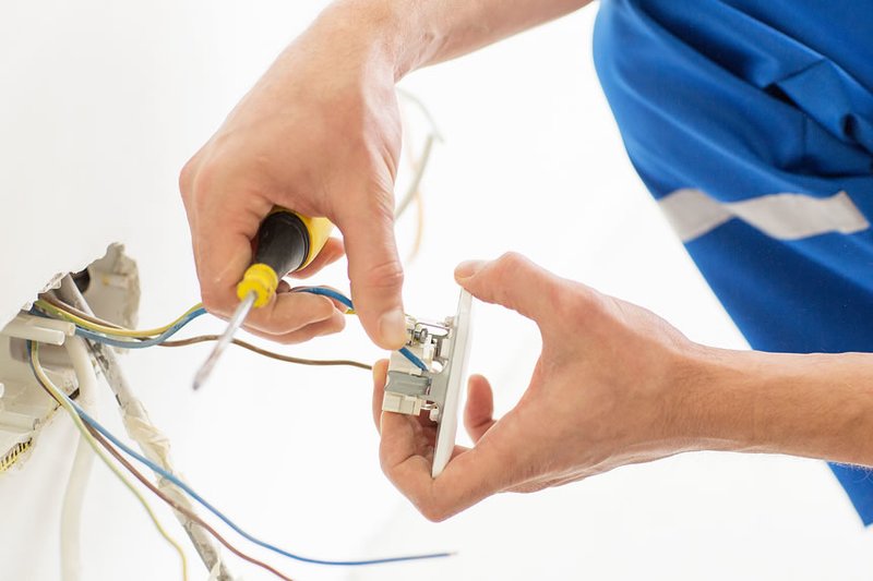 Electrician - bransamente, reparatii electrice